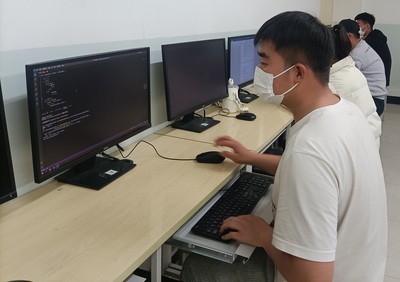 电子与信息工程学院成功举办网络信息技术开发技能竞赛